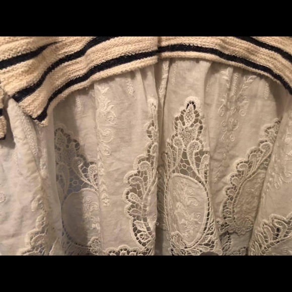 Anthro Sunday in Brooklyn Top EUC - Picture 2 of 3